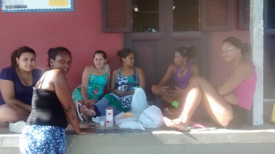  ainda sobre as 6 mulheres que discutem sobre as ações que benefíciara a comunidade