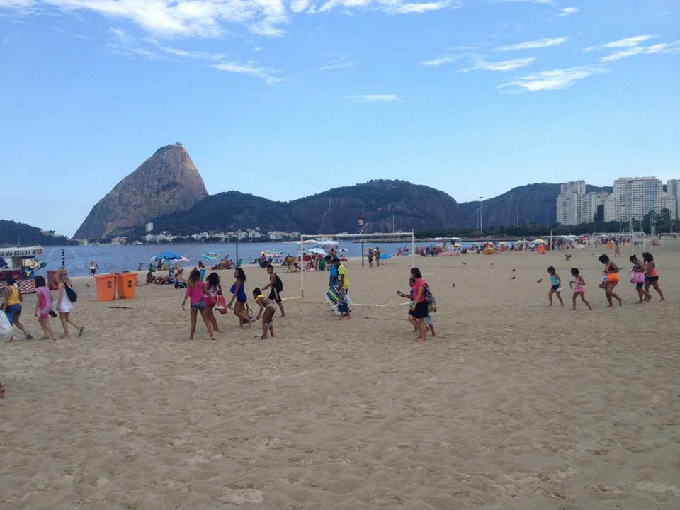 passeio com os jovens para a praia de botafogo