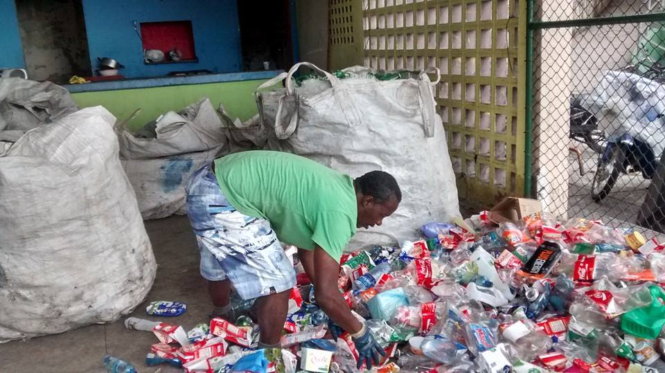 empilhamento e armazenamento do lixo reciclavel